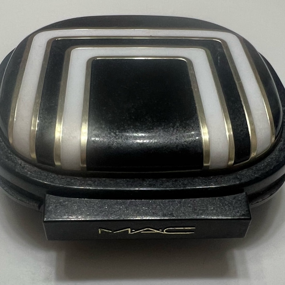 Used MAC Palette! - Picture 3 of 4